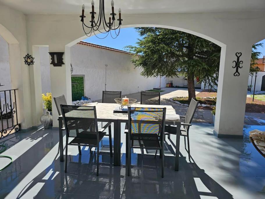 La Casa Del Arbol Villa Fuentiduena de Tajo Eksteriør billede